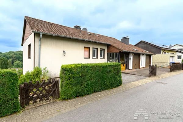 Immobilie in Ennepetal - Dreifamilienhaus mit Einliegerwohnung 
- Garagen - Stellplatz - Garten - - Bild 1