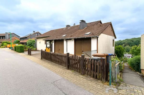 Immobilie in Ennepetal - Dreifamilienhaus mit Einliegerwohnung 
- Garagen - Stellplatz - Garten - - Bild 3