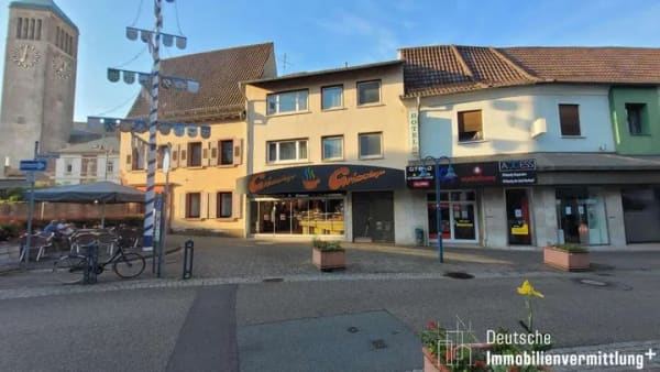 Immobilie in Hockenheim - Sanierungsbedürftiges 3-Familienhaus mit vermietetem Gewerbe - Bild 0