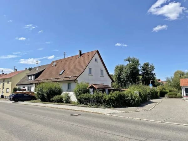Immobilie in Hülben - Raum für Ideen - Platz für Macher. 
Wohnhaus mit großem Grundstück in Hülben - Bild 1