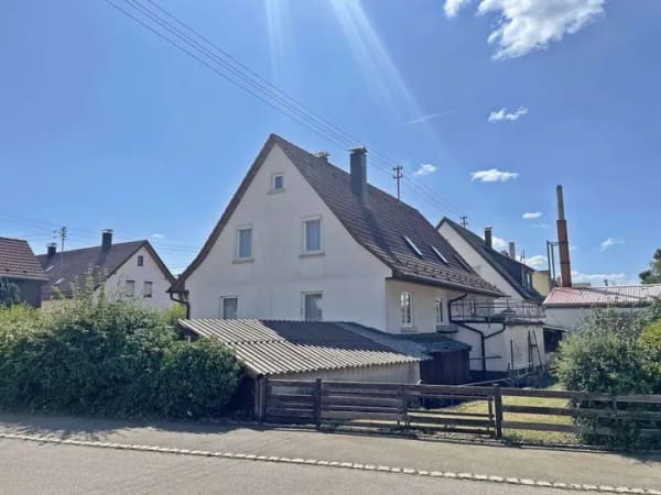 Immobilie in Hülben - Raum für Ideen - Platz für Macher. 
Wohnhaus mit großem Grundstück in Hülben - Bild 3