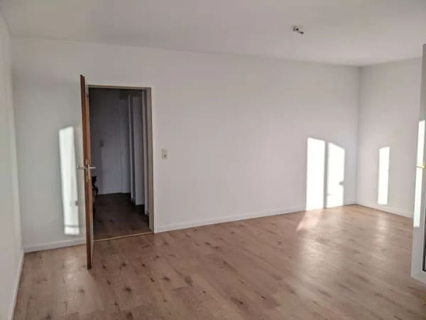 Immobilie in Puchheim - Gut geschnittene 3-Zi-Whg. 77 qm, S-Balkon, 4.OG, Lift, nur 381.000,- - Bild 4