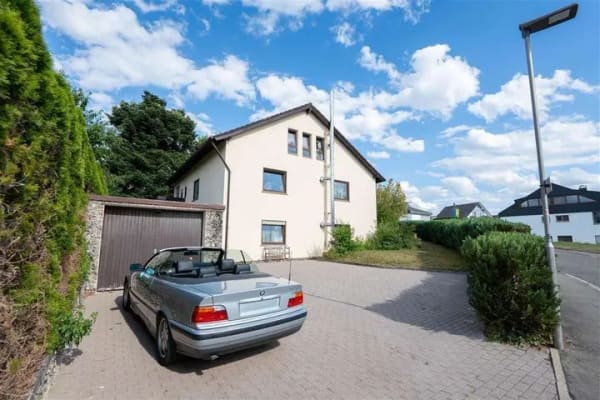 Immobilie in Warthausen - Ein Haus. Drei Wohnwelten. Vielfältige Möglichkeiten. - Bild 0