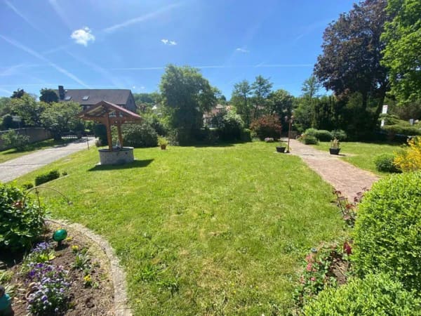 Immobilie in Feldatal - Idylle am Bachlauf: Gepflegtes EFH mit parkähnlichem Garten & Ausbaupotenzial - Bild 2