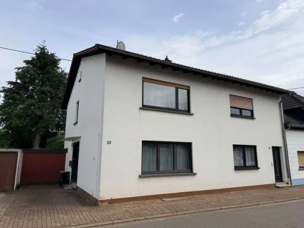 Immobilie in Wadern - Einfamilienhaus mit Einliegerwohnung in guter Wohnlage von Wadern - Bild 0