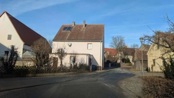 Immobilie in Markt Erlbach - Einfamilienhaus Renovierungsbedürftig - Bild 0