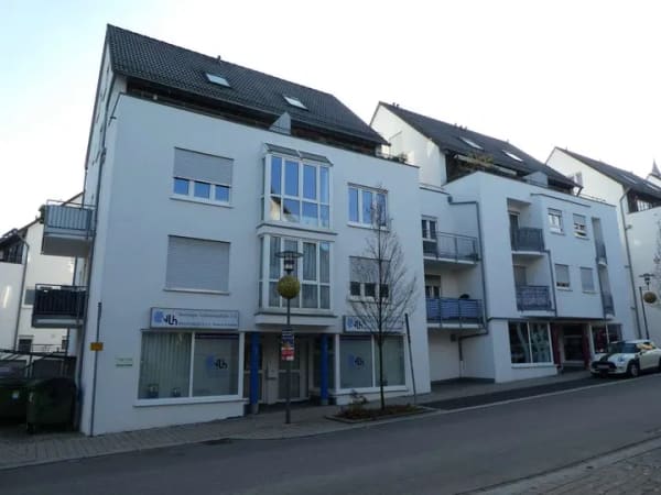 Immobilie in Korntal-Münchingen - DIE PERFEKTE KAPITALANLAGE ! 
Schöne 2,5-Zimmer-Wohnung * TG-Stellplatz * Zentrumslage - Bild 0
