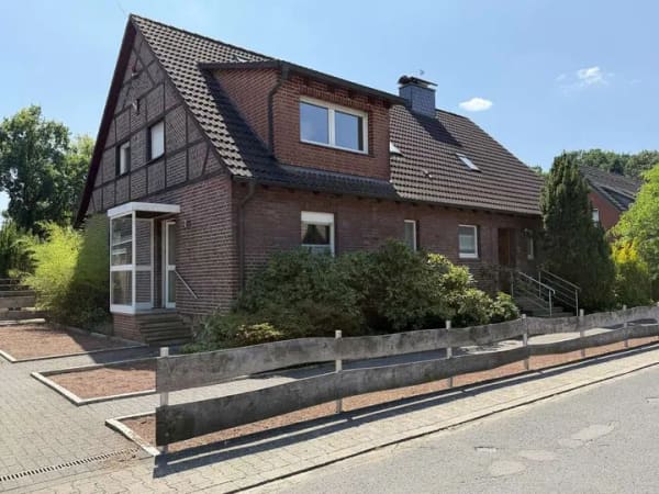 Immobilie in Selm - Freistehendes Wohnhaus mit Photovoltaikanlagen, Außenpool und Kamin auf großem Grundstück - Bild 0