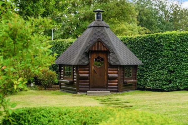 Immobilie in Risum-Lindholm - Friesische Tradition neu erlebt: Charmanter Reetdach-Traum mit modernem Wohngefühl - Bild 1