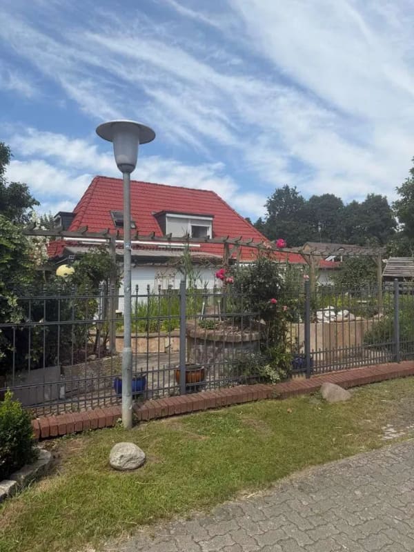 Immobilie in Peine - Einfamilienhaus mit großem Grundstück ruhig gelegen in Peine OT Röhrse - Bild 0
