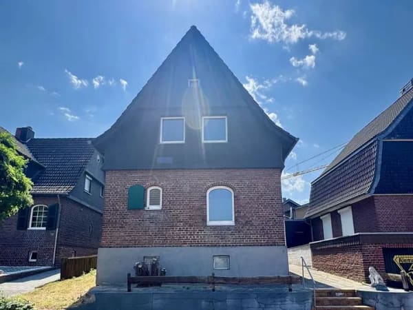 Immobilie in Herzogenrath - Herzogenrath - Sanierungsfall? Wir sehen Platz für große Visionen. - Bild 1