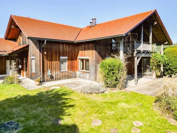 Immobilie in Hutthurm - Exklusives Holzhaus mit Galerie, Wohlfühlambiente und traumhaftem Familiengarten - Bild 3