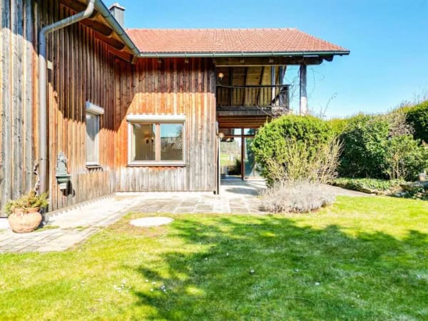 Immobilie in Hutthurm - Exklusives Holzhaus mit Galerie, Wohlfühlambiente und traumhaftem Familiengarten - Bild 4