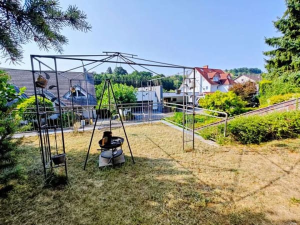 Immobilie in Mömbris - Vermietetes Einfamilienhaus mit Einliegerwohnung in begehrter Hanglage von Mömbris - Bild 2