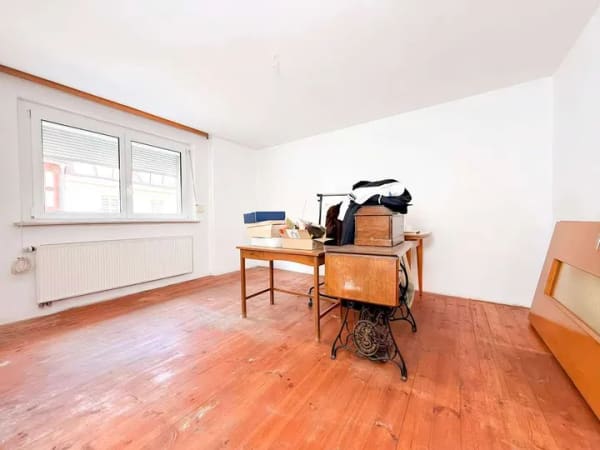 Immobilie in Windsbach - Leerstehendes 3-Familienhaus in zentraler Lage – über 5 % Renditepotenzial - Bild 2