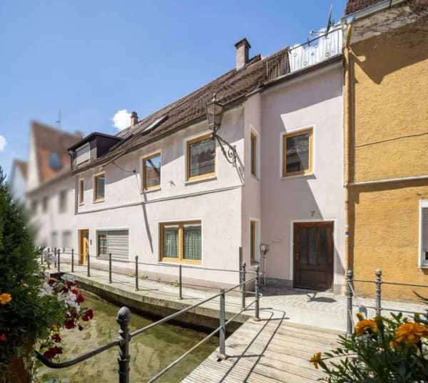 Immobilie in Memmingen - Wohnen wie im eigenen Haus – Historischer Charme auf drei Ebenen - Bild 0
