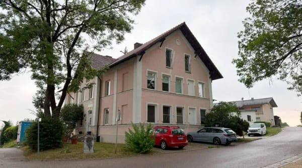 Immobilie in Attenhofen - Wohnen mit Geschichte: DG-Wohnung in der Hallertau - Bild 0