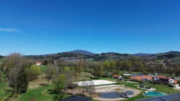 Immobilie in Zwiesel - Ca. 13,13 % Rendite: 3 Wohnungen, PV, Weitblick & ruhige Lage in Zwiesel - provisionsfrei für Käufer - Bild 0