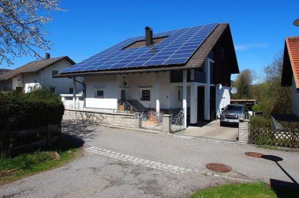 Immobilie in Zwiesel - Ca. 13,13 % Rendite: 3 Wohnungen, PV, Weitblick & ruhige Lage in Zwiesel - provisionsfrei für Käufer - Bild 2