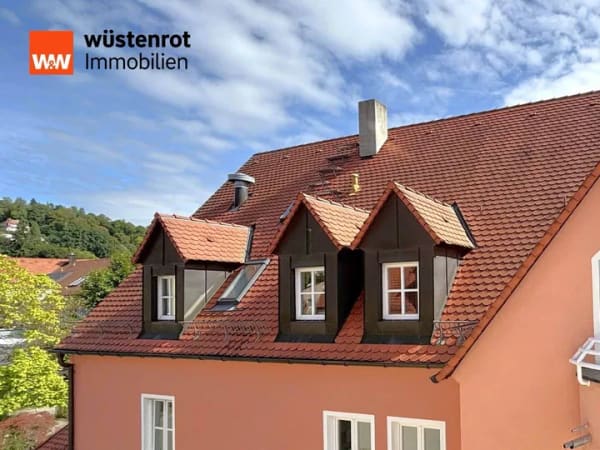 Immobilie in Hersbruck - TOP renovierte 1-Zimmer-DG-Wohnung, mit EBK, Aufzug und TG-Stellplatz in Citylage - Bild 0