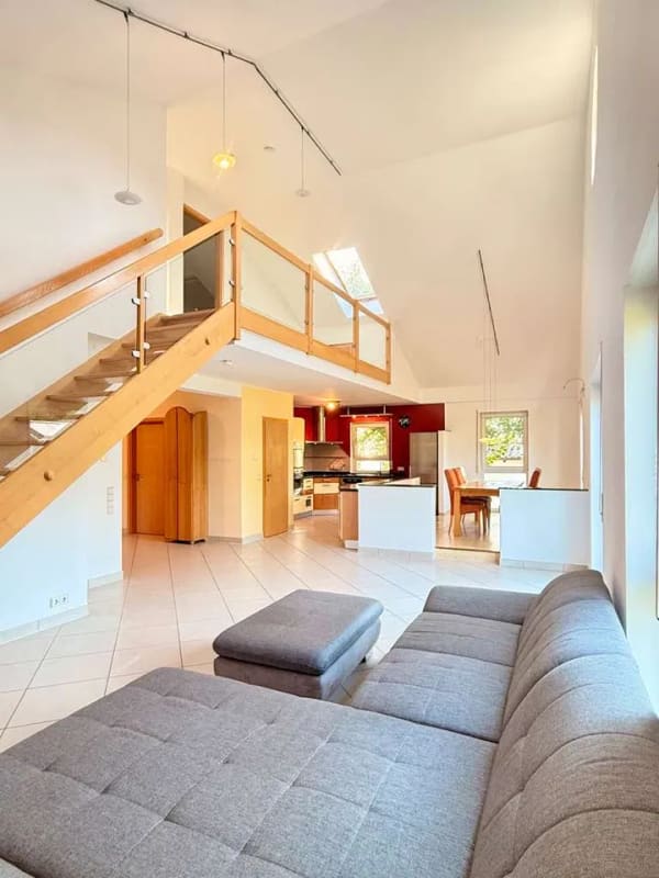 Immobilie in Kindenheim - Außergewöhnliche Architektur trifft Familienleben – Maisonettewohnung mit Galerie - Bild 0