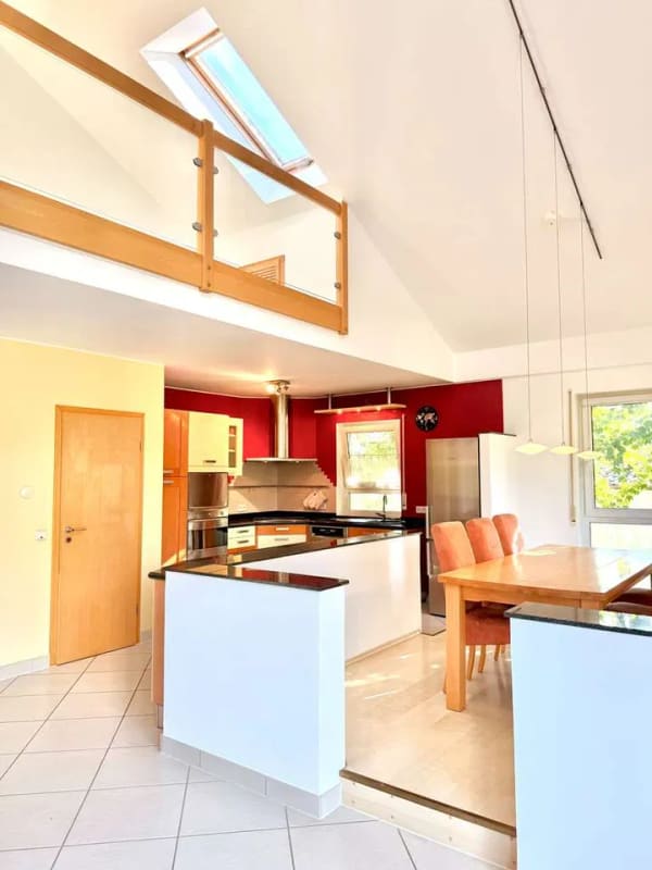 Immobilie in Kindenheim - Außergewöhnliche Architektur trifft Familienleben – Maisonettewohnung mit Galerie - Bild 1