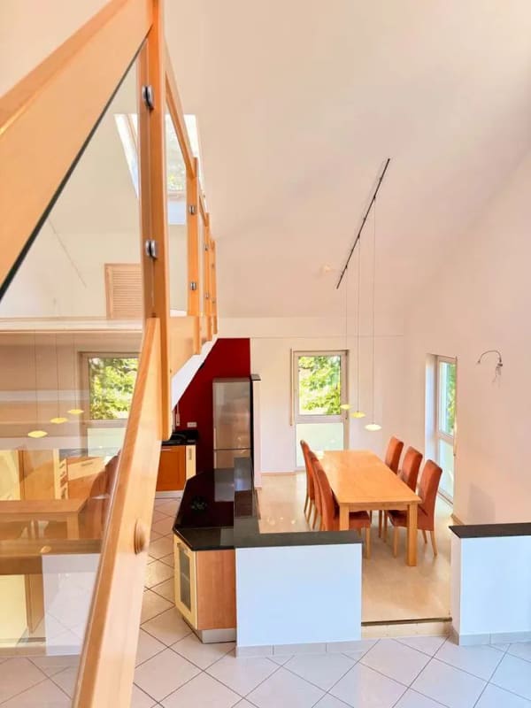 Immobilie in Kindenheim - Außergewöhnliche Architektur trifft Familienleben – Maisonettewohnung mit Galerie - Bild 4