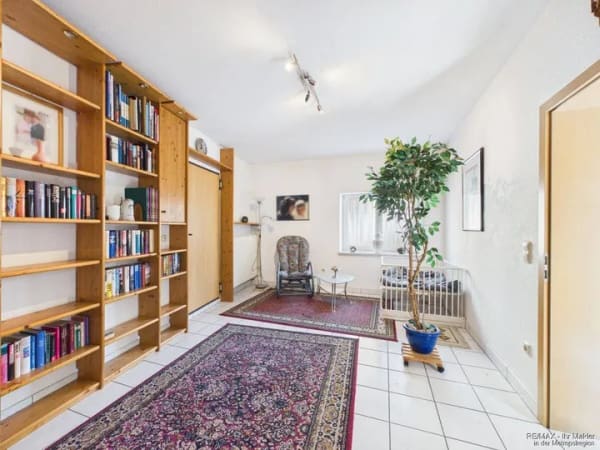 Immobilie in Scheinfeld - Viel Platz für Ihre Ideen - Charmantes Wohnhaus mit 10 Zimmern, Werkstatt, Garage und Garten - Bild 1