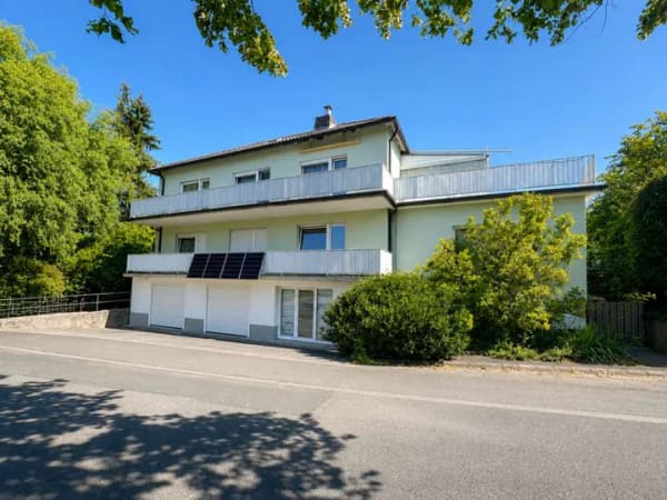 Immobilie in Himmelstadt - Seltene Gelegenheit: Gepflegtes Zweifamilienhaus mit zwei Wohneinheiten und Garten - Bild 0