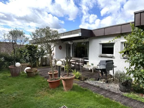 Immobilie in Hochdorf - Wohnkomfort auf einer Ebene - Bungalow mit Garten und Sonne auf zwei Terrassen - Bild 0