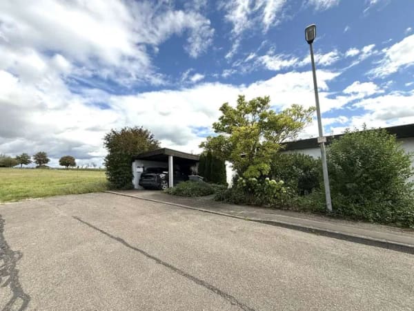 Immobilie in Hochdorf - Wohnkomfort auf einer Ebene - Bungalow mit Garten und Sonne auf zwei Terrassen - Bild 1