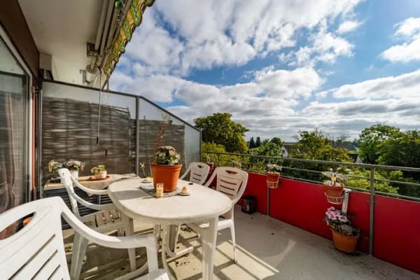 Immobilie in Timmendorfer Strand - Wohnen auf zwei Ebenen: Maisonette-Wohnung mit Balkon - Bild 1