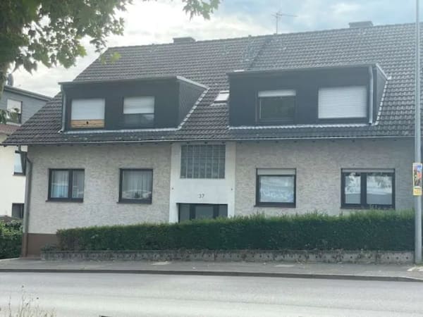 Immobilie in Wachtberg - Wachtberg-Berkum, Mehrfamilienwohnhaus mit 5 Wohnungen, 3 Garagen, voll vermietet in zentraler  Lage - Bild 0