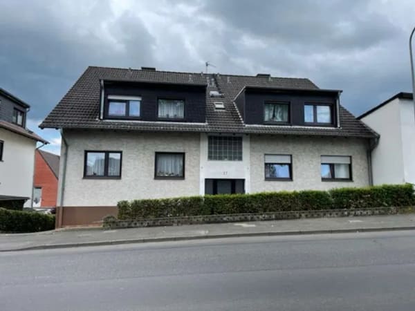 Immobilie in Wachtberg - Wachtberg-Berkum, Mehrfamilienwohnhaus mit 5 Wohnungen, 3 Garagen, voll vermietet in zentraler  Lage - Bild 1