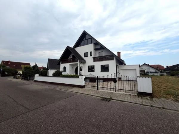 Immobilie in Altlußheim - Großes Architektenhaus inkl. Garage u. Garten * in Altlußheim - Bild 0