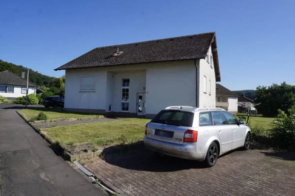 Immobilie in Felsberg - Mehrfamilienhaus für Vermietung und Eigennutzung. Keine Käuferprovision! - Bild 1