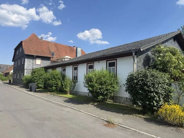 Immobilie in Meeder - Große Eigentumswohnung in einem historischen Bauernhaus mit großem Saal/Mehrzweckgebäude, Carport und Gartenanteil - Bild 2