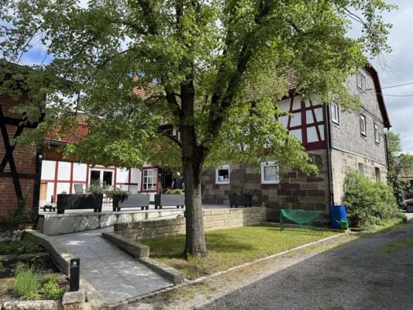 Immobilie in Meeder - Große Eigentumswohnung in einem historischen Bauernhaus mit großem Saal/Mehrzweckgebäude, Carport und Gartenanteil - Bild 3