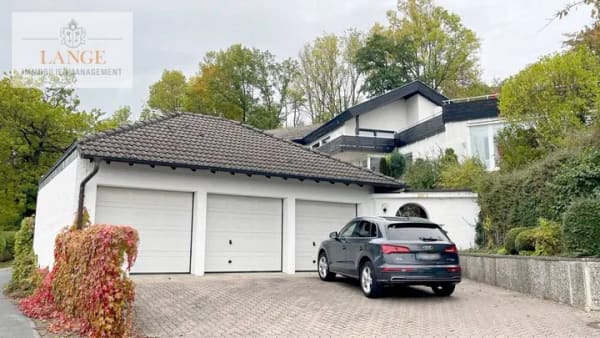 Immobilie in Alfeld (Leine) - Alfeld-Leine: Tolle Villa auf Erbpachtgrundstück mit Schwimmbad in bester Hangwohnlage zu verkaufen. - Bild 0