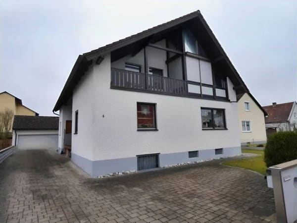 Immobilie in Etzenricht - Großes Zweifamilienhaus mit Doppelgarage und Nebengebäuden - Bild 0