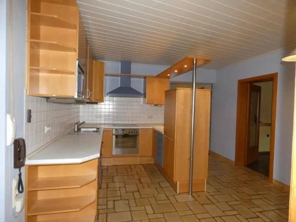 Immobilie in Etzenricht - Großes Zweifamilienhaus mit Doppelgarage und Nebengebäuden - Bild 2