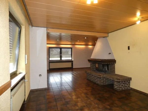 Immobilie in Etzenricht - Großes Zweifamilienhaus mit Doppelgarage und Nebengebäuden - Bild 3
