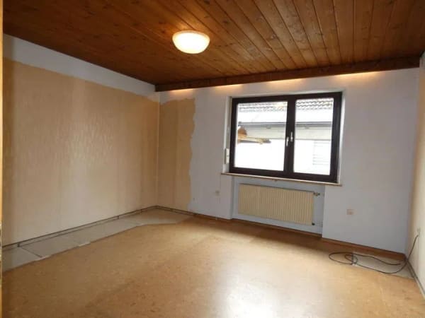 Immobilie in Etzenricht - Großes Zweifamilienhaus mit Doppelgarage und Nebengebäuden - Bild 4