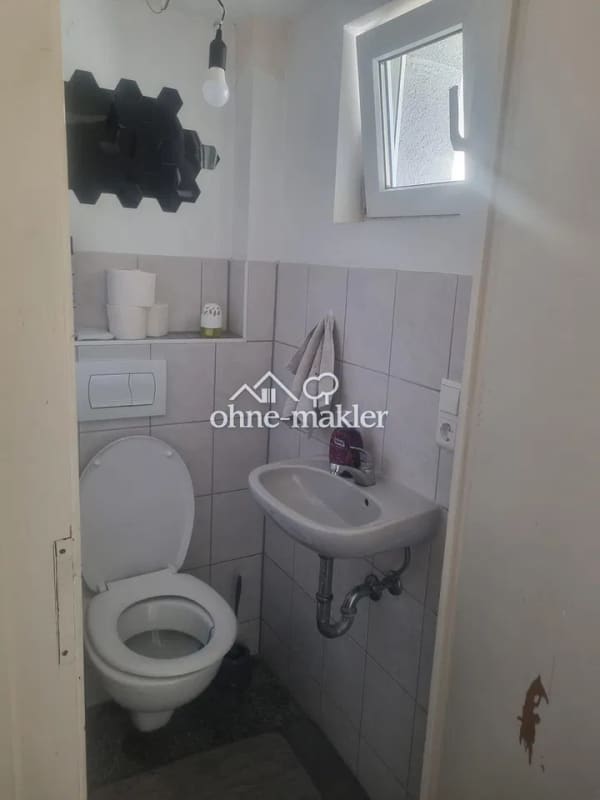 Immobilie in Cleebronn - Großzügiges Einfamilienhaus über mehrere Ebenen - Bild 3