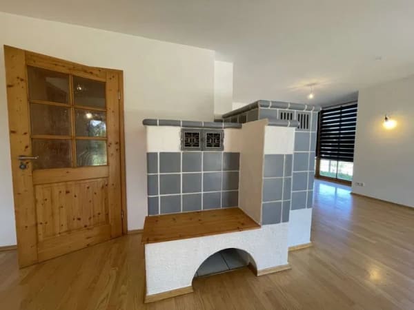 Immobilie in Stephanskirchen - DHH Stephanskirchen: 194 m², 6 Zimmer, Südgarten, Vollkeller, große Doppelgarage – Nähe Simssee - Bild 2