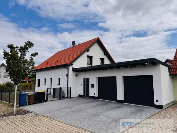 Immobilie in Speichersdorf - Neuwertiges Effizienzhaus mit Wintergarten, PV-Anlage und Doppelgarage direkt in Speichersdorf - Bild 3