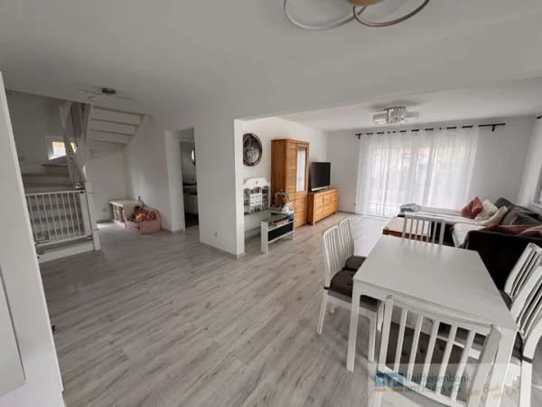 Immobilie in Speichersdorf - Neuwertiges Effizienzhaus mit Wintergarten, PV-Anlage und Doppelgarage direkt in Speichersdorf - Bild 4