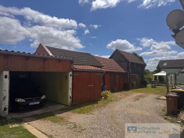 Immobilie in Speichersdorf - Sanierungsobjekt mit Potenzial: Zweifamilienhaus mit Ausbaureserve auf großem Grundstück - Bild 3