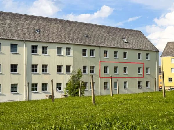 Immobilie in Johanngeorgenstadt - Gepflegte 2-Raum-Wohnung mit Tageslichtbad in ruhiger Lage von Johanngeorgenstadt - Bild 2