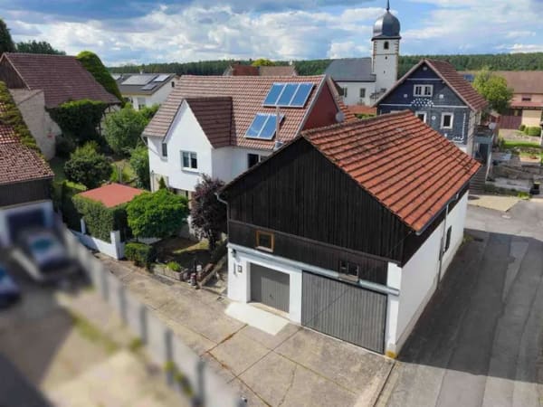 Immobilie in Seßlach - Renoviertes Wohnhaus mit großer Scheune und Garten in ländlicher Lage in kleinem Seßlacher Ortsteil - Bild 3